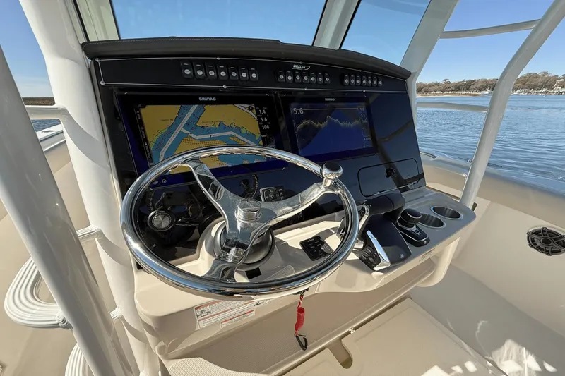 Slide: The Image of Boston Whaler 330 Outrage 2025 - 30
