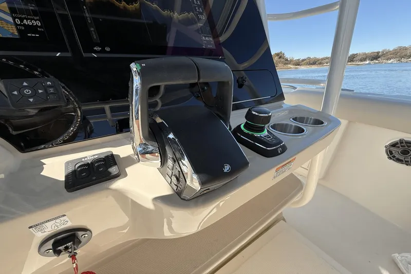 Slide: The Image of Boston Whaler 330 Outrage 2025 - 32