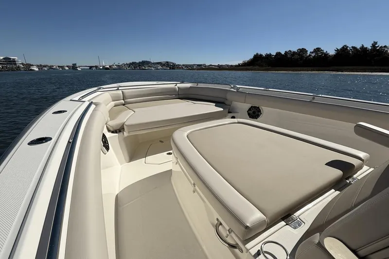 Slide: The Image of Boston Whaler 330 Outrage 2025 - 33