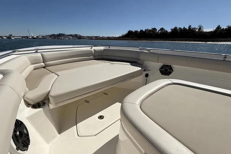 Slide: The Image of Boston Whaler 330 Outrage 2025 - 34