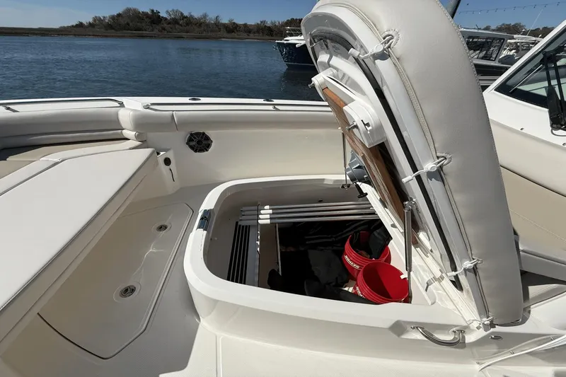 Slide: The Image of Boston Whaler 330 Outrage 2025 - 35