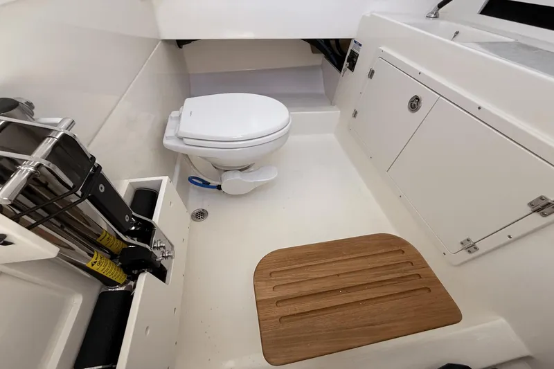 Slide: The Image of Boston Whaler 330 Outrage 2025 - 37