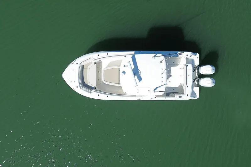 Slide: The Image of Boston Whaler 330 Outrage 2025 - 9