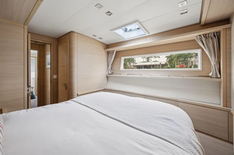 Slide: The Image of Lagoon 620 2014 - 90