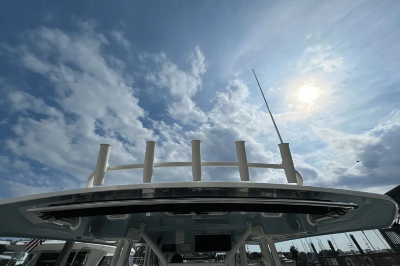 Slide: The Image of Boston Whaler 360 Outrage 2026 - 15