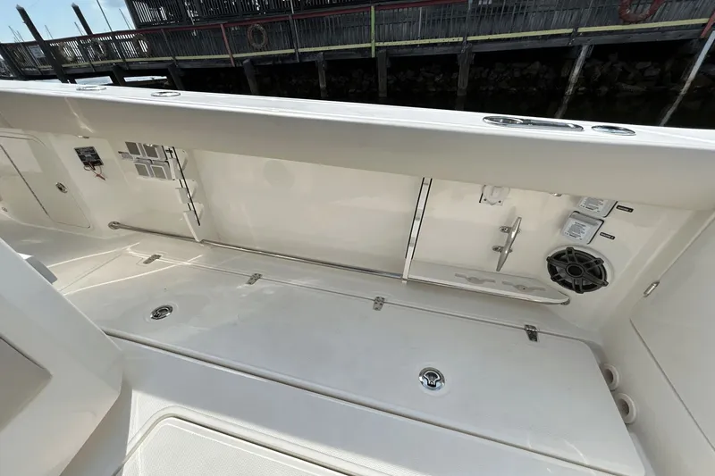 Slide: The Image of Boston Whaler 360 Outrage 2026 - 21
