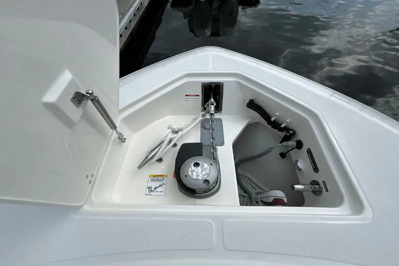 Slide: The Image of Boston Whaler 360 Outrage 2026 - 32