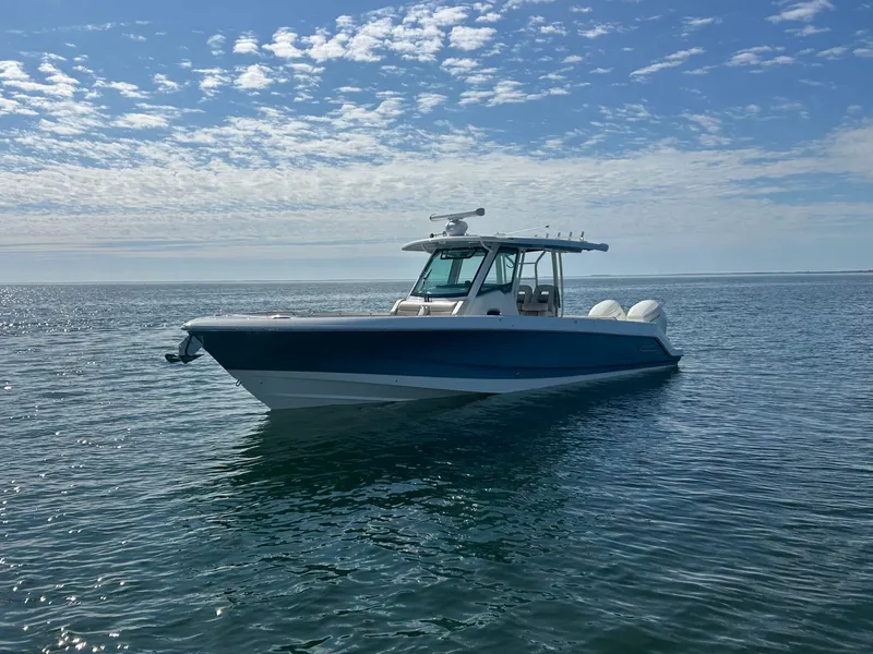 Slide: The Image of Boston Whaler 360 Outrage 2026 - 5