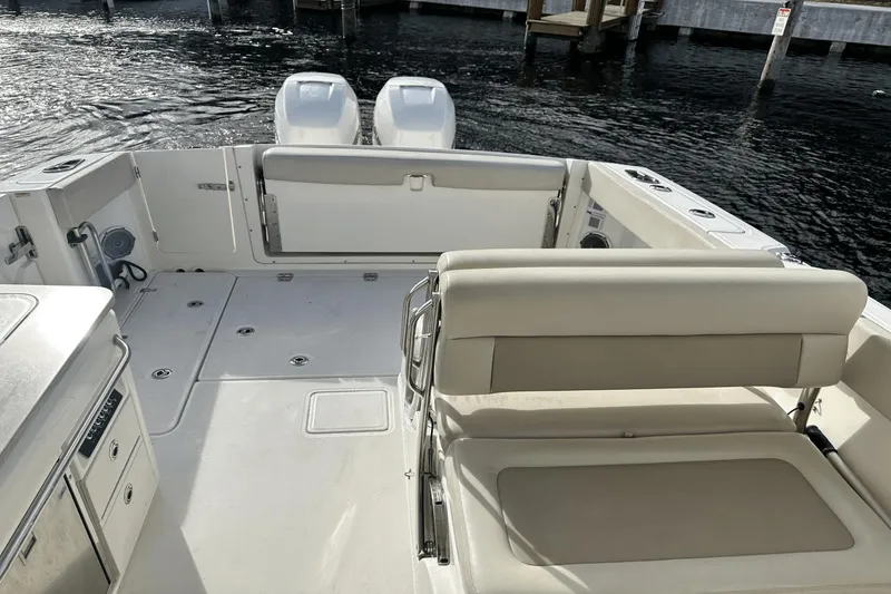 Slide: The Image of Boston Whaler 320 Vantage 2018 - 19
