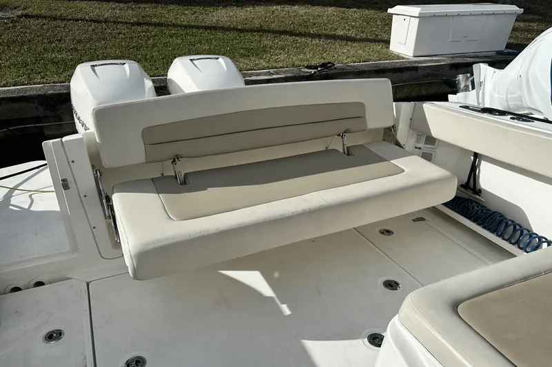 Slide: The Image of Boston Whaler 320 Vantage 2018 - 20