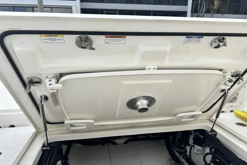 Slide: The Image of Boston Whaler 320 Vantage 2018 - 27