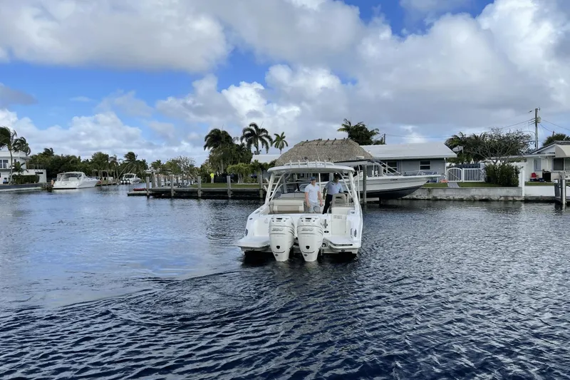 Slide: The Image of Boston Whaler 320 Vantage 2018 - 3