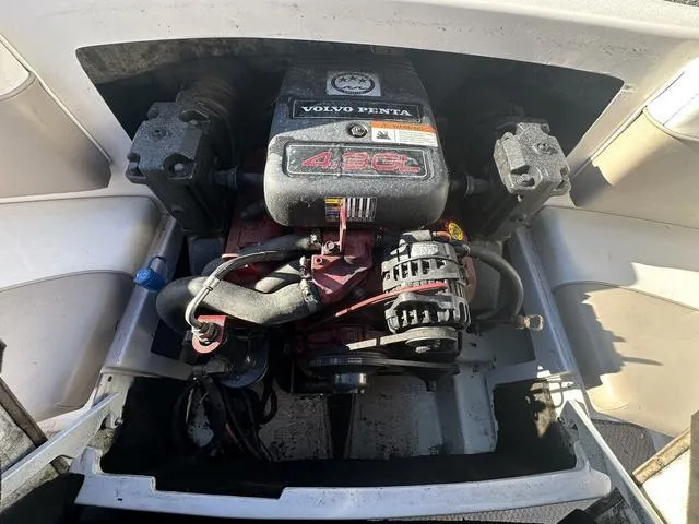 Slide: The Image of Volvo Penta engine in 2005 Four Winns 190 Horizon boat. - 10