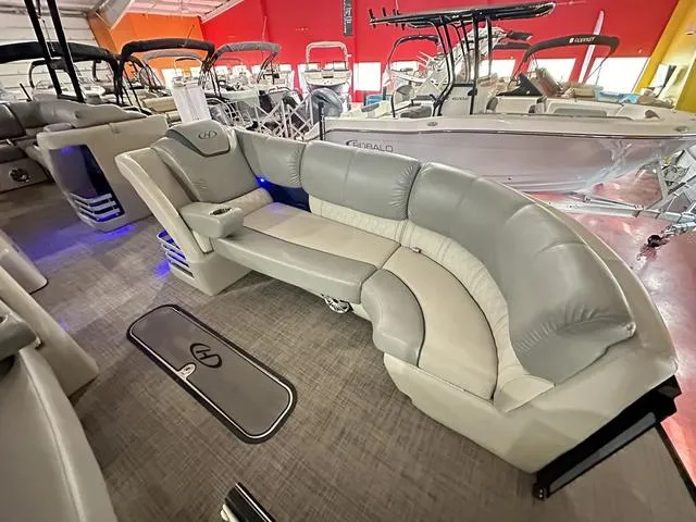 Slide: The Image of 2018 Harris Grand Mariner SEL 250 boat interior with luxurious gray seating. - 21