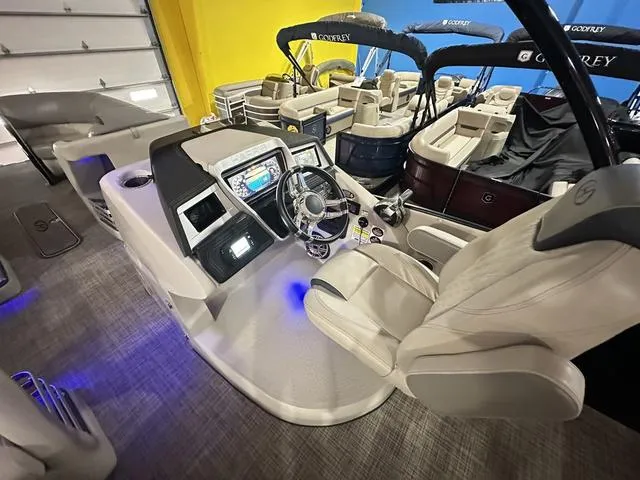 Slide: The Image of 2018 Harris Grand Mariner SEL 250 boat interior with modern dashboard and steering wheel. - 26