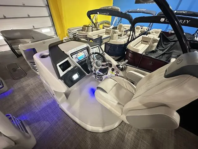 Slide: The Image of 2018 Harris Grand Mariner SEL 250 boat interior with modern dashboard and seating. - 27
