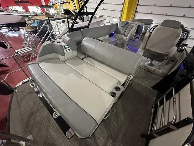 Slide: The Image of 2018 Harris Grand Mariner SEL 250 boat interior with plush seating and modern design. - 28