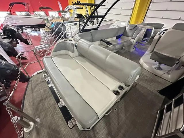 Slide: The Image of 2018 Harris Grand Mariner SEL 250 boat interior with gray seating and cup holders. - 29