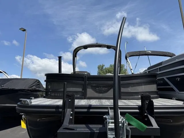 Slide: The Image of Bennington R Bowrider Quad Bench 25RTFBA Tritoon 2025 - 3