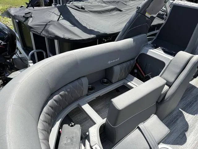 Slide: The Image of Bennington R Bowrider Quad Bench 25RTFBA Tritoon 2025 - 23