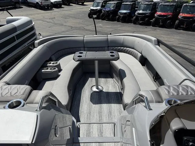 Slide: The Image of Bennington R Bowrider Quad Bench 25RTFBA Tritoon 2025 - 7