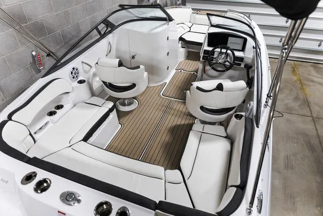 Slide: The Image of Stingray 211DC 2025 - 10