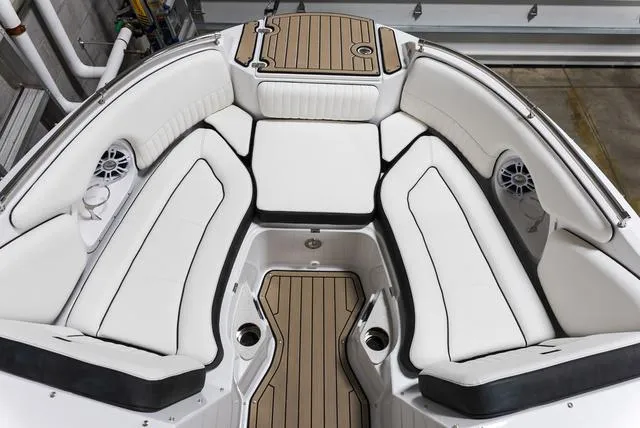 Slide: The Image of Stingray 211DC 2025 - 24