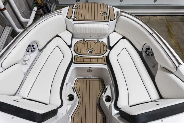 Slide: The Image of Stingray 211DC 2025 - 25