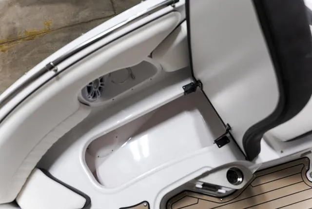 Slide: The Image of Stingray 211DC 2025 - 28