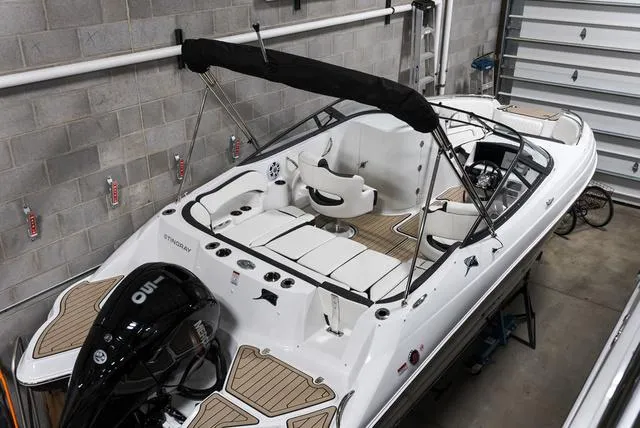 Slide: The Image of Stingray 211DC 2025 - 4