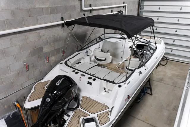 Slide: The Image of Stingray 211DC 2025 - 5