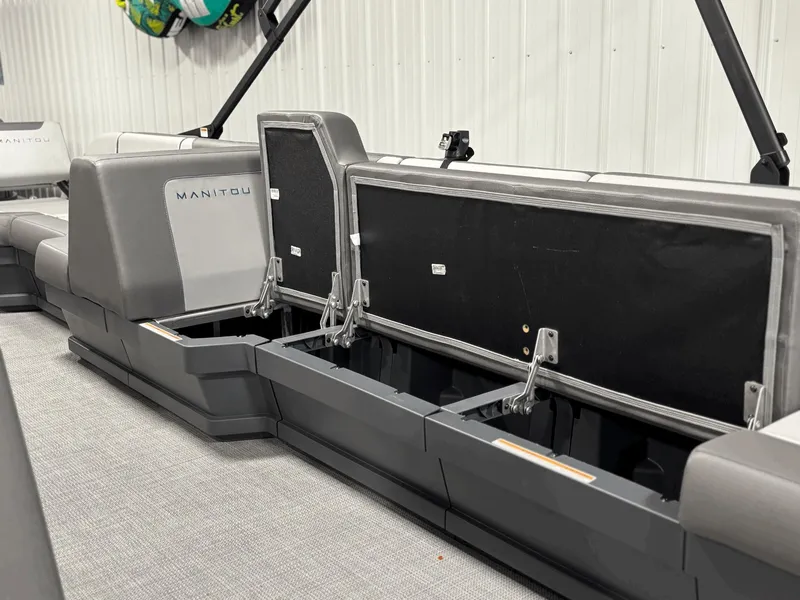 Slide: The Image of Manitou Cruise 22 MAX Bench Twin Tube 2025 - 11
