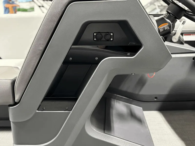 Slide: The Image of Manitou Cruise 22 MAX Bench Twin Tube 2025 - 12