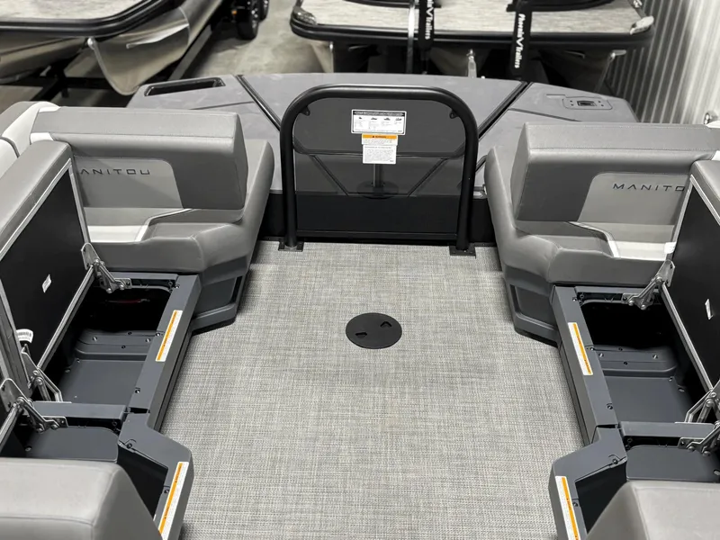Slide: The Image of Manitou Cruise 22 MAX Bench Twin Tube 2025 - 16