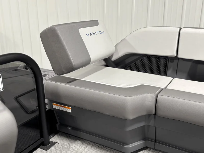 Slide: The Image of Manitou Cruise 22 MAX Bench Twin Tube 2025 - 17