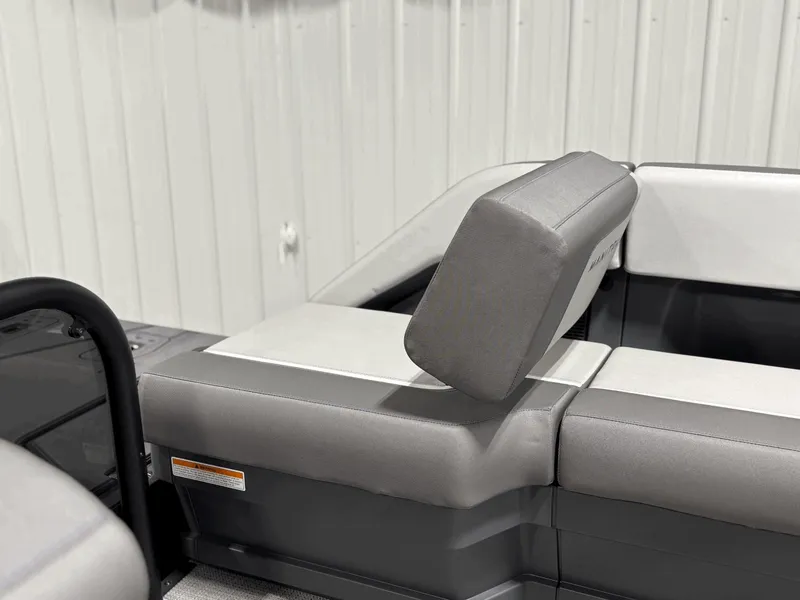 Slide: The Image of Manitou Cruise 22 MAX Bench Twin Tube 2025 - 18