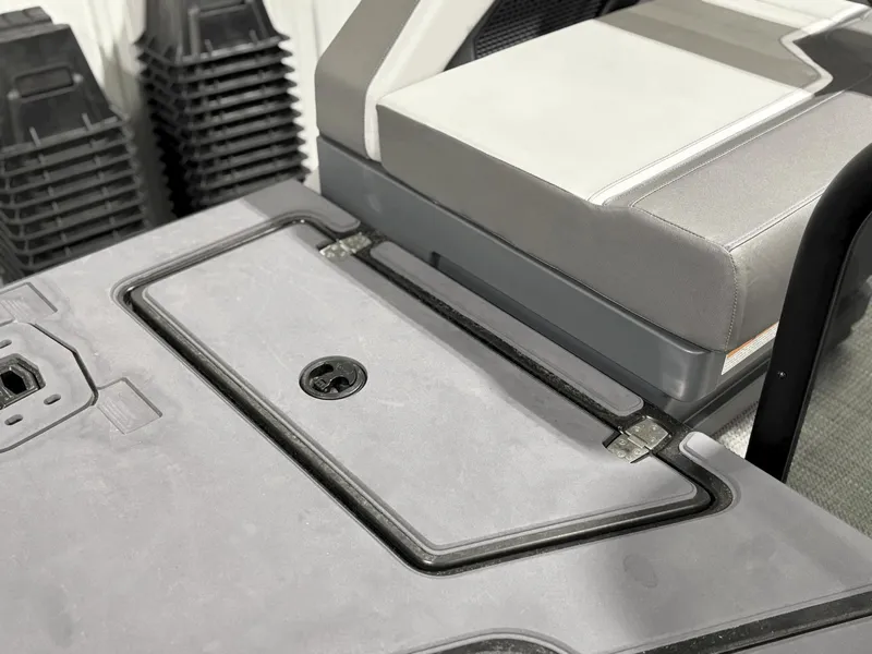 Slide: The Image of Manitou Cruise 22 MAX Bench Twin Tube 2025 - 21