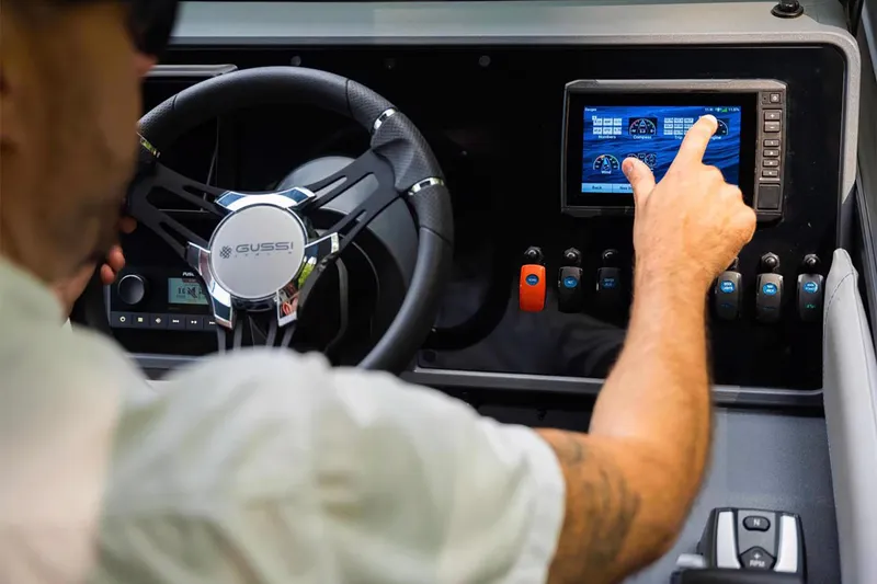 Slide: The Image of Manitou Cruise 22 MAX Bench Twin Tube 2025 - 37