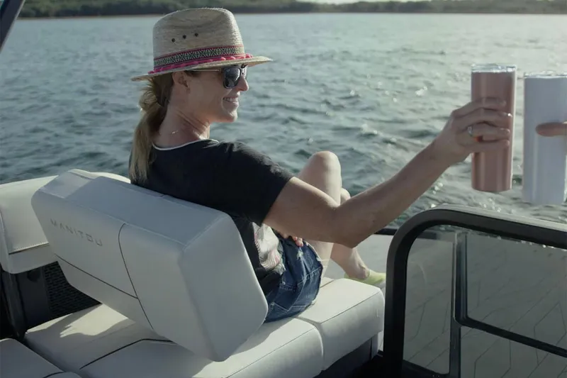 Slide: The Image of Manitou Cruise 22 MAX Bench Twin Tube 2025 - 39