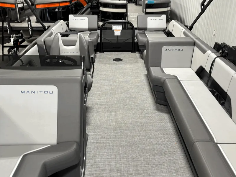 Slide: The Image of Manitou Cruise 22 MAX Bench Twin Tube 2025 - 6