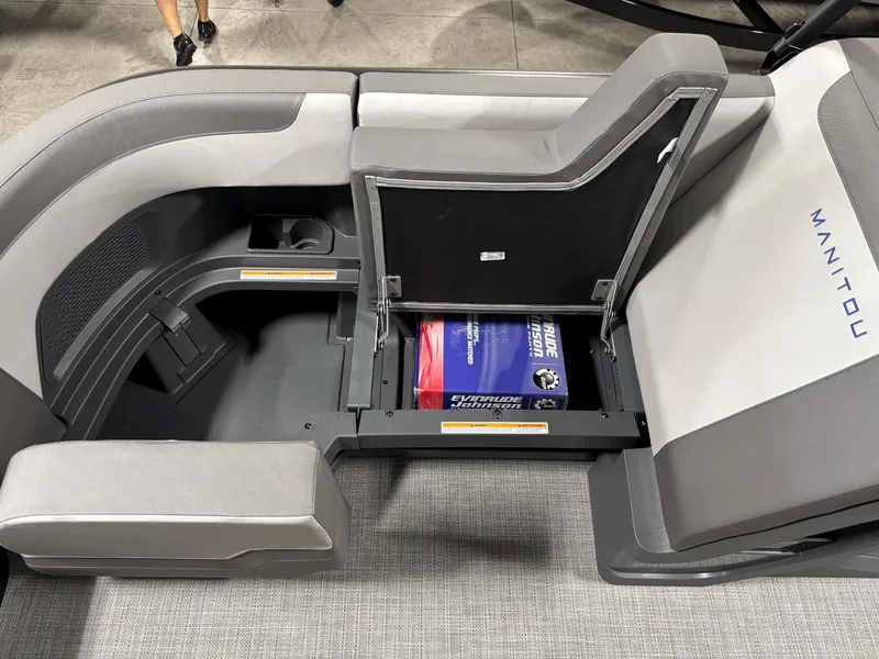 Slide: The Image of Manitou Cruise 22 MAX Bench Twin Tube 2025 - 9