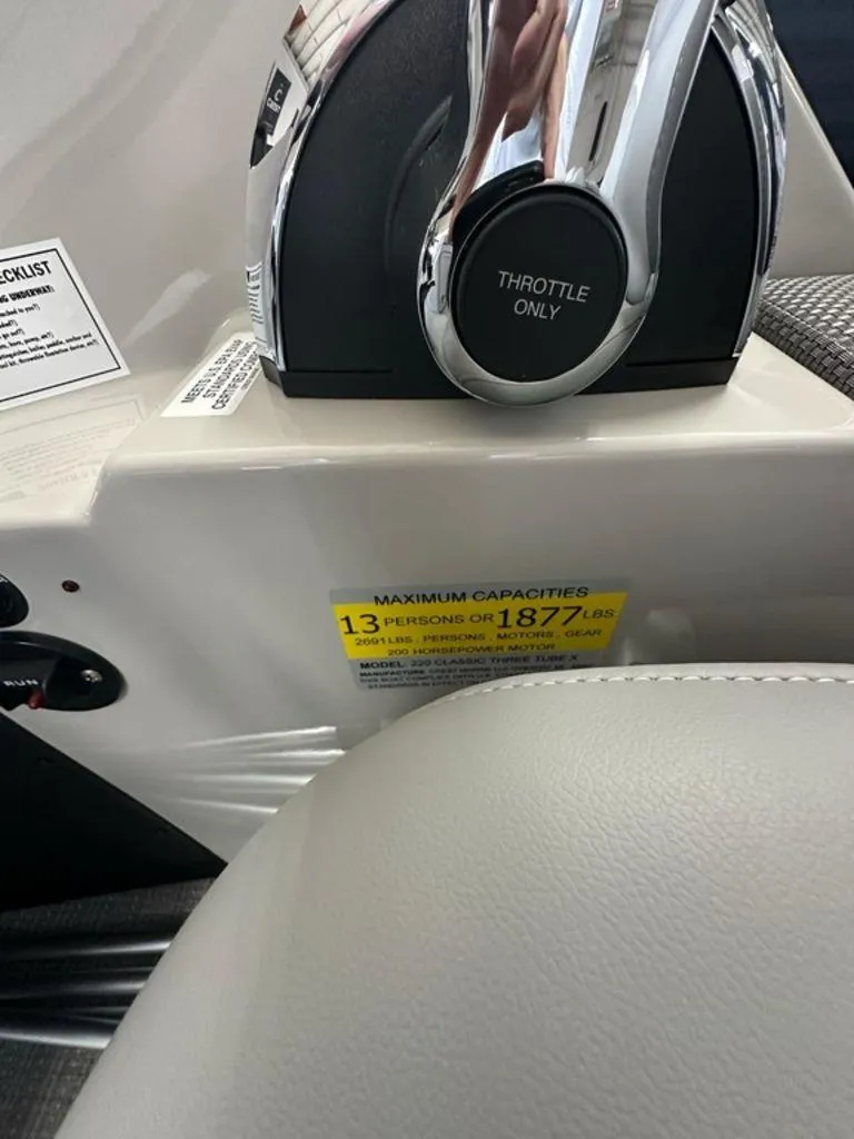 Slide: The Image of Throttle control and capacity label on 2025 Crest Classic 220 SLC 3 Toon boat. - 9