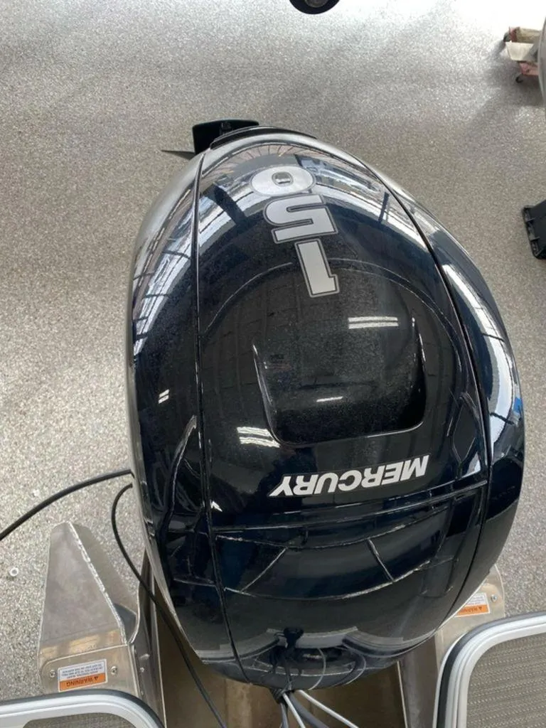 Slide: The Image of Mercury 150 outboard motor on 2025 Crest Classic 220 SLSC 3 Toon boat. - 7