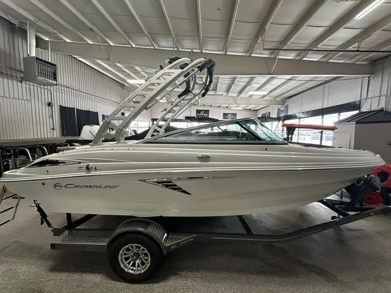 The Image of Crownline Boats 210 SS 2025 - 1