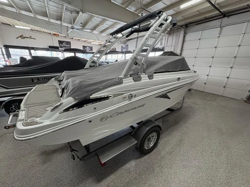 Slide: The Image of Crownline Boats 210 SS 2025 - 12