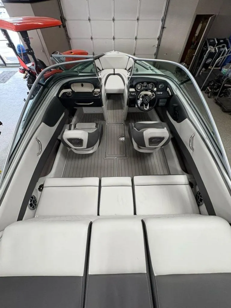 Slide: The Image of Crownline Boats 210 SS 2025 - 4