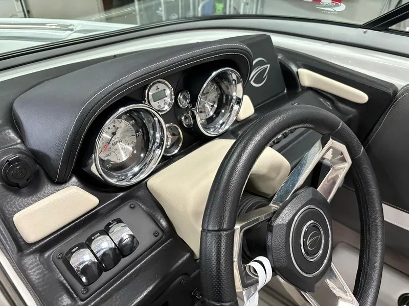 Slide: The Image of Crownline Boats 210 SS 2025 - 7