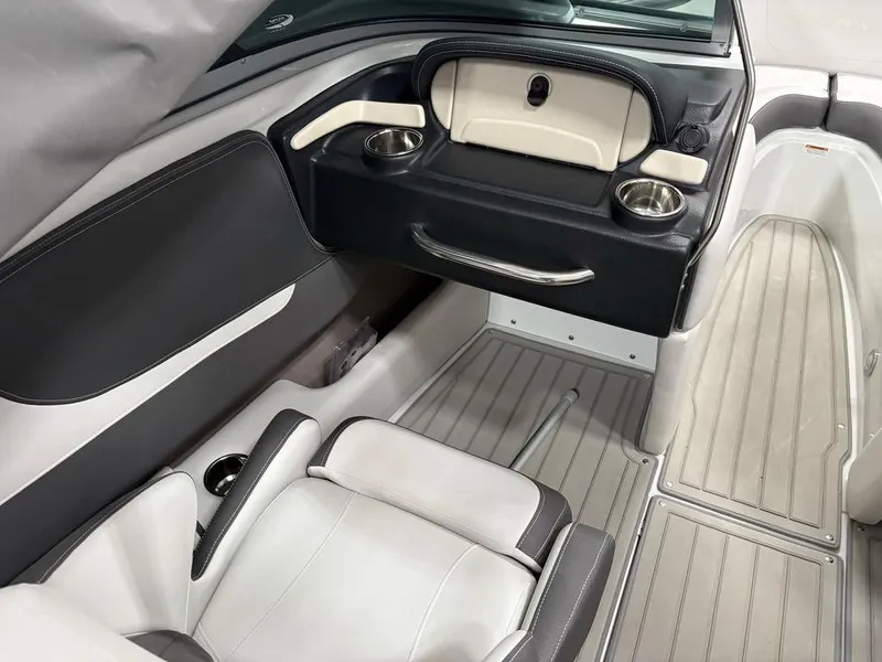 Slide: The Image of Crownline Boats 210 SS 2025 - 8