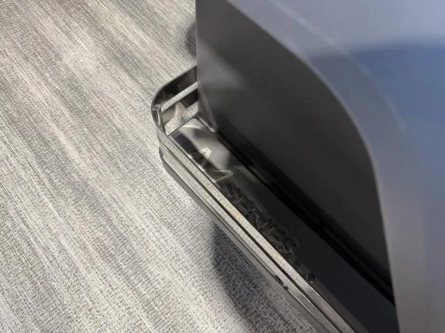 Slide: The Image of Bennington M Swingback 22 MSB Tritoon 2025 - 13