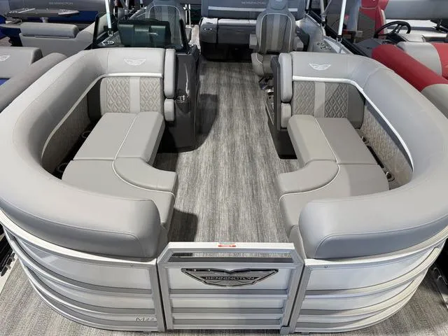 Slide: The Image of Bennington M Swingback 22 MSB Tritoon 2025 - 5